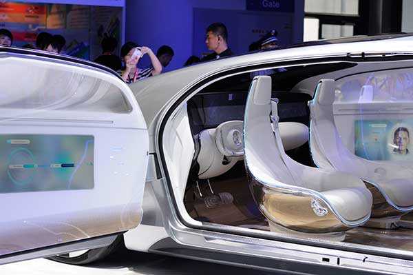 奔驰无人驾驶概念车于2015年5月在中国上海CES上亮相