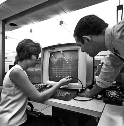 图41：1967年在Fairchild上使用IBM 360/67大型机驱动的CAD系统